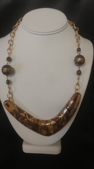 Vintage necklace w/ boomerang shaped pendant
