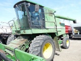 John Deere 8820 Combine