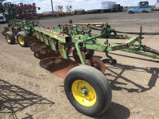 John Deere 3100 6-16" Trailing Plow