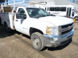 '08 Chevrolet 3/4 ton 2-wheel drive with service body