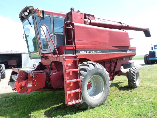 Case-IH 1680 Combine