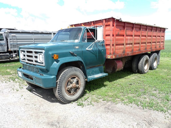 '74 Tag Axle Tandem Truck