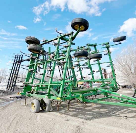 '05 John Deere 2210 44.5' Field Cultivator