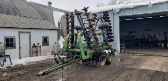 John Deere 335 25' Tandem Disk
