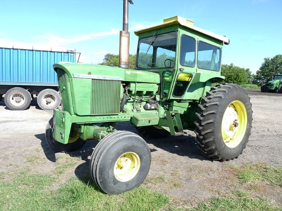 John Deere 4520 Tractor with Cab