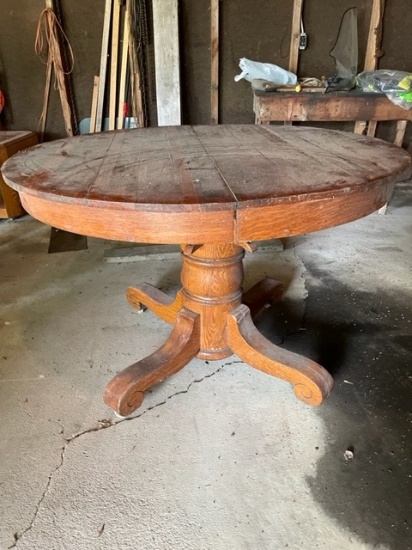 Single Pedistal Round Oak Table