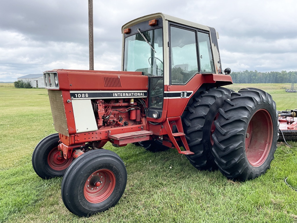 Ih 1086 Tractor