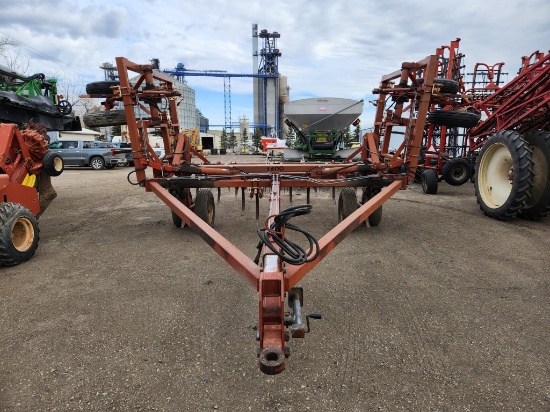 Wil-Rich #4400 25' Chisel Plow