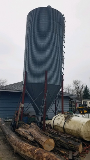 Approx. 1500 Bu. Galv. Seed/Feed Hopper Bin