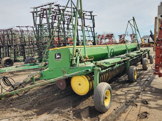 JD #9350 30' Drills w/Transport
