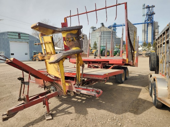 New Holland #1033 Stackliner/Bale Wagon