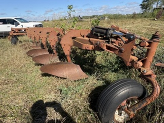 Melroe #903 6 Bottom Auto Reset Plow