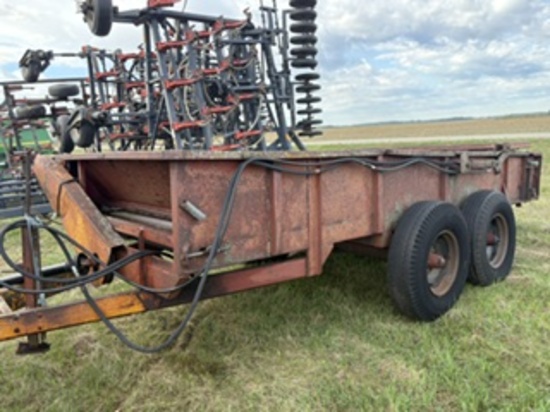 Tandem Axle Manure Spreader