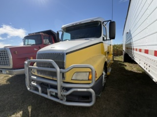 1999 Volvo Semi Tractor, N-14 Cummins