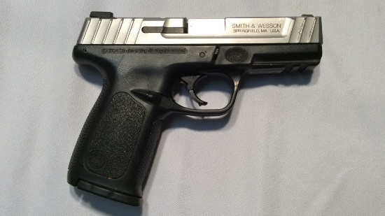 Smith & Wesson Model SD40 VE SN#HFD4747.