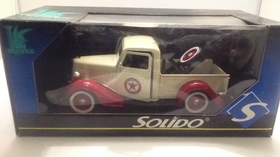 1936 Texaco Tow Truck Die-Cast Replica.