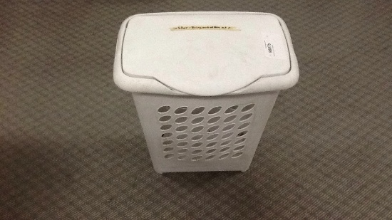 WHITE PLASTIC HAMPER