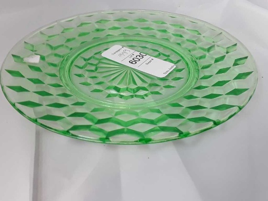 GREEN GLASS GEOMETRIC PATTERN PLATE