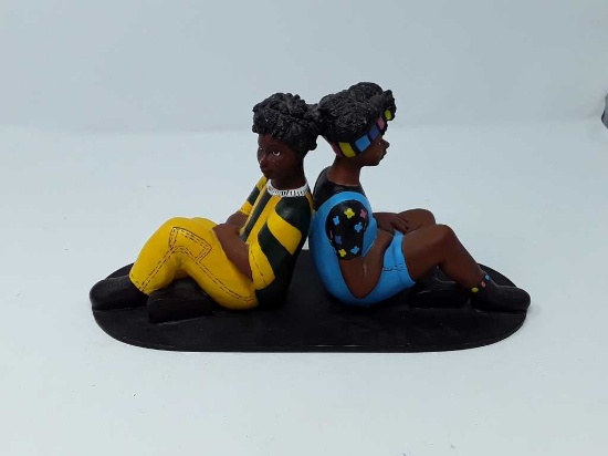 FIGURINE OF TWO PEOPLE BACK TO BACK