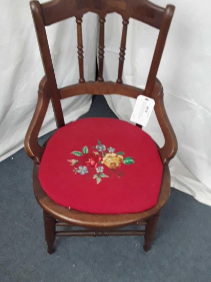 ANTIQUE NEEDLE POINT SEAT CHAIR.