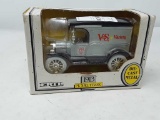 VINTAGE ERTL DIECAST 1913 MODEL T BANK IN BOX