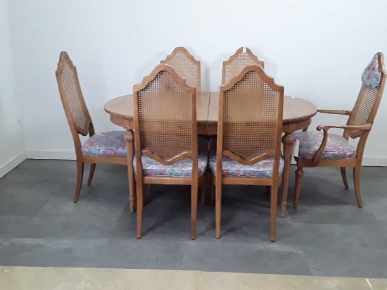 LIGHT WOOD DINING TABLE & 6 CHAIRS FLORAL CUSHIONS