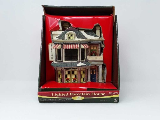 LIGHTED PORCELAIN CHRISTMAS HOUSE