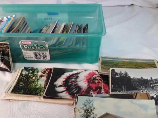 SMALL BOX OF ASSORTED POST CARDS