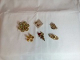 Lot of Jewelry: Brooches and Clip On Earrings