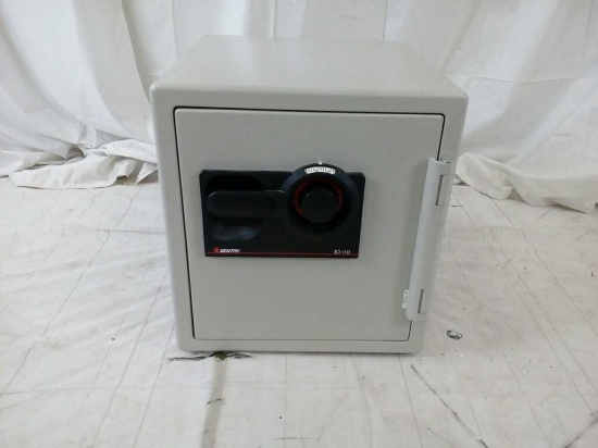 SENTRY SAFE MODEL S 3110 W/COMBO