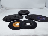 LOT OF 31 RECORDS (45'S) BEATLES + MORE