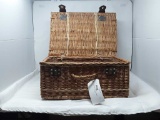 BASKET WITH LOCKS AND A HANDLE