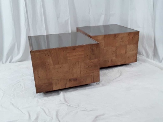 PAIR OF MODERN END TABLES W/ MIRRORED TOPS