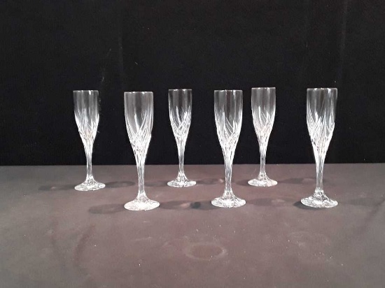 6 CHAMPAGNE FLUTES