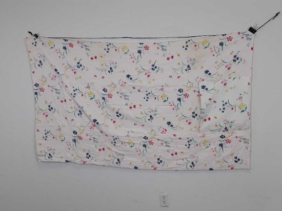44" X 78" FLOWERS ON WHITE PILLOW QUILT