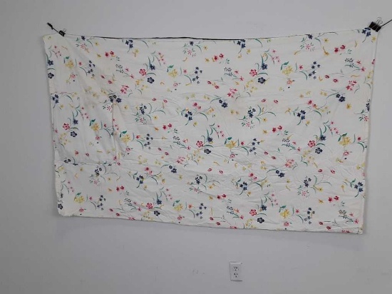44" X 78" FLOWERS ON WHITE PILLOW QUILT