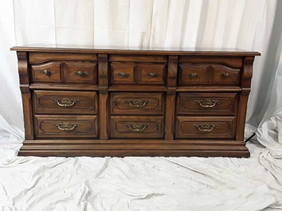 70's COLONIAL STYLE CHEST OF DRAWERS W/ 9 DRAWERS