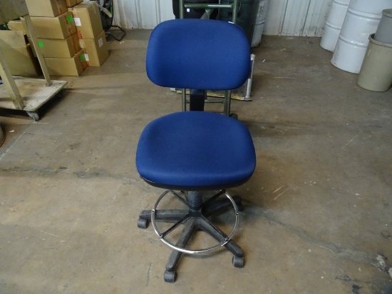 BLUE OFFICE ROLLING CHAIR