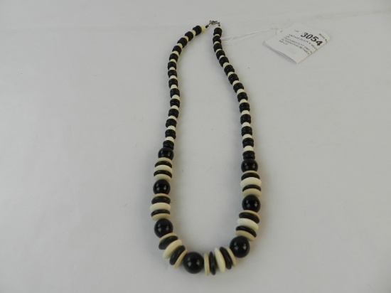 VINTAGE BLACK & WHITE BEADED NECKLACE 24"