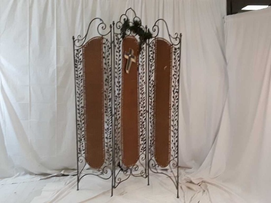 METAL & WICKER DESIGN ROOM DIVIDER