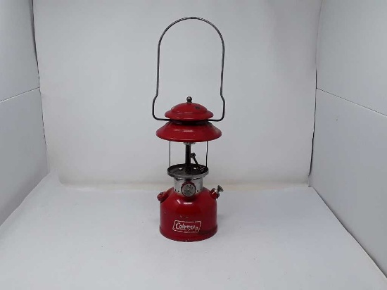 VINTAGE COLEMAN LANTERN