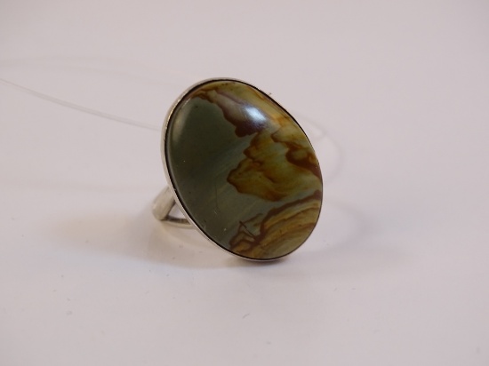 Sterling Oval Green Brown Stone Ring, 9g (0.3oz)