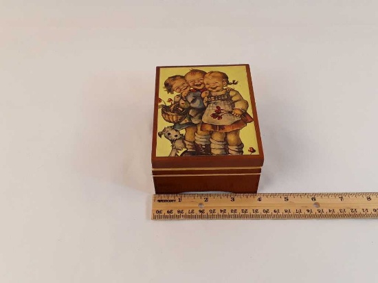 SMALL MUSIC JEWELRY BOX