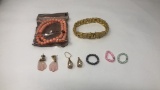 SMALL LOT OF COSTUME JEWELRY MISC