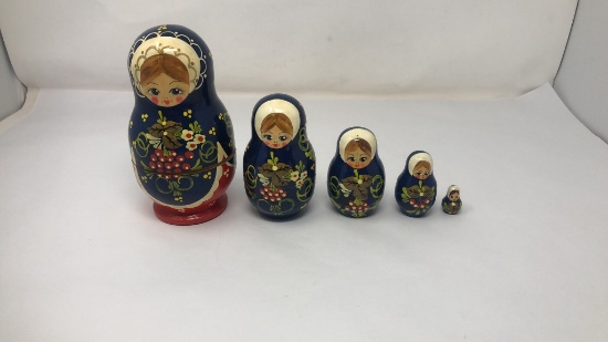 HAND PAINTED RUSSIAN NESTING DOLLS