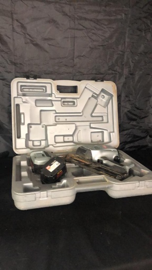 SENCO WIRELESS AIRFREE NAIL GUN W / CASE