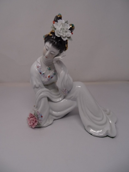 VTG PORCELAIN ASIAN WOMAN HEAD RESTING IN HER HAND