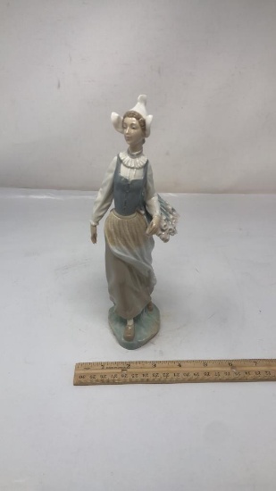 LLADRO FIGURINE