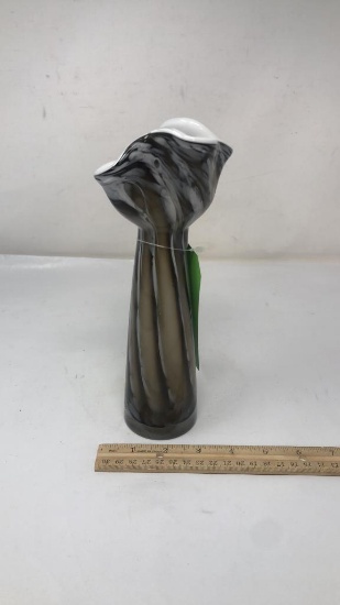 ART GLASS VASE