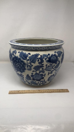 CHINESE PORCELAIN AND ART PRODUCTS PLANTER